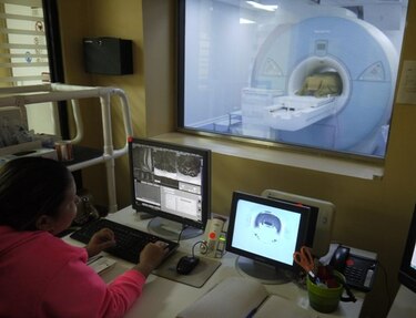 El Complejo Hospitalario suspende las resonancias magnéticas por daño en equipo