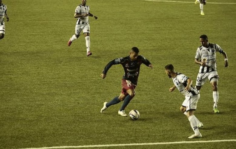 Plaza se llevó el Clásico y los aplausos