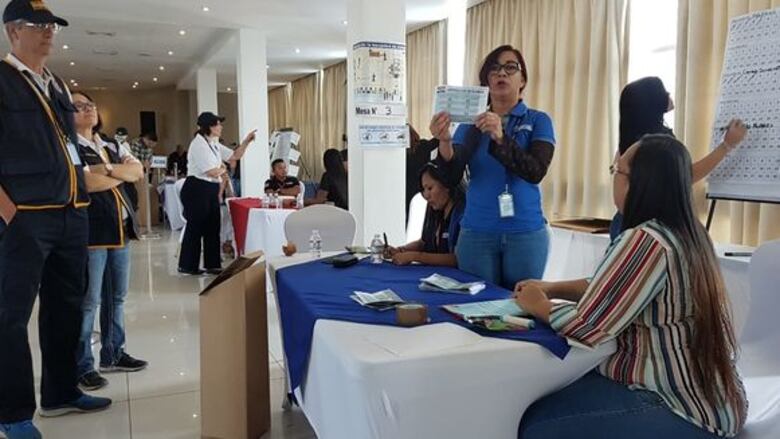 PRD ratifica pacto con el Molirena; también negociará con CD y Alianza