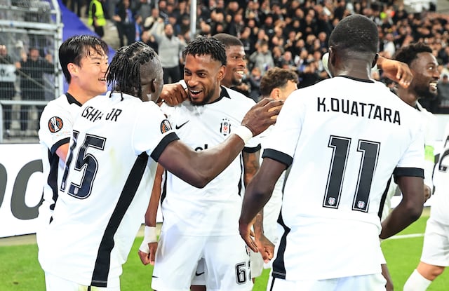 Besiktas rescata un empate ante Crystal Palace con Michael Amir Murillo en cancha