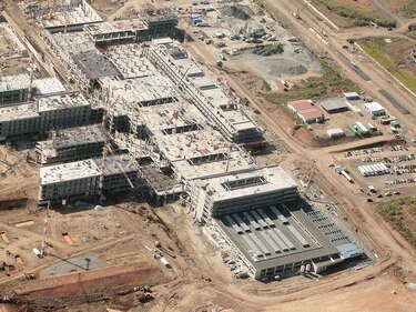 FCC se alejó de contrato original