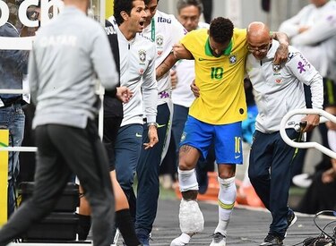 Neymar sufre esguince y sale cojeando de amistoso entre Brasil y Catar