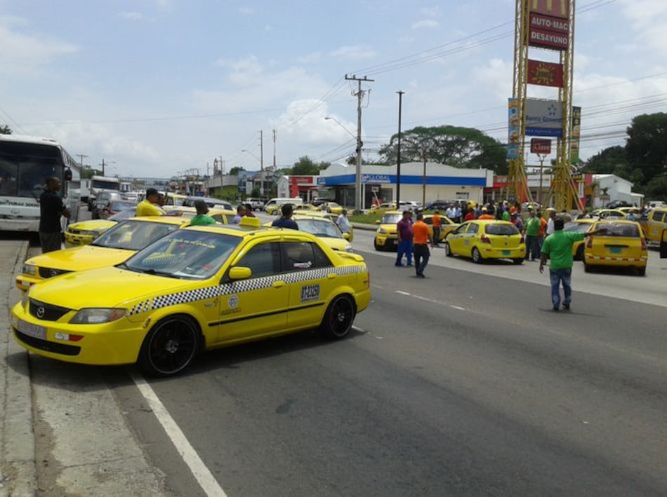 Taxistas esperan a que la ATTT responda su solicitud