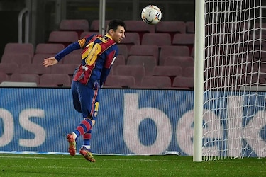 Barcelona sufre para ganar por la mínima al Levante, la Real Sociedad líder