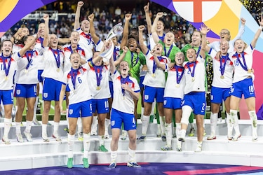 Eurocopa femenina: La selección inglesa es recibida en Downing Street tras regresar como campeona de Europa