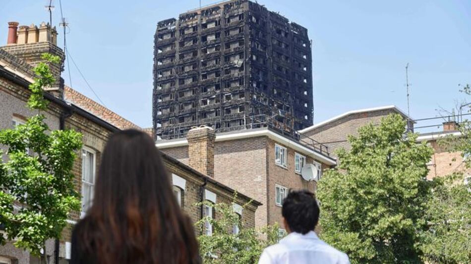 Unos 600 edificios ingleses tienen revestimiento inflamable como la Torre Grenfell