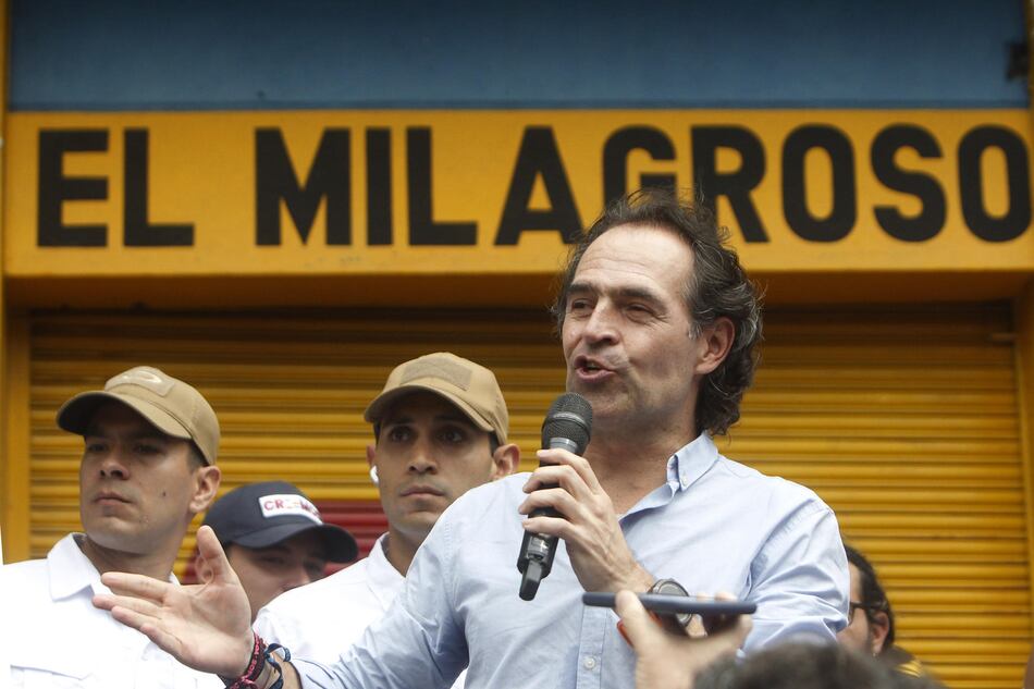 Denuncian la asistencia de jefes de bandas criminales presos al acto de Petro en Medellín