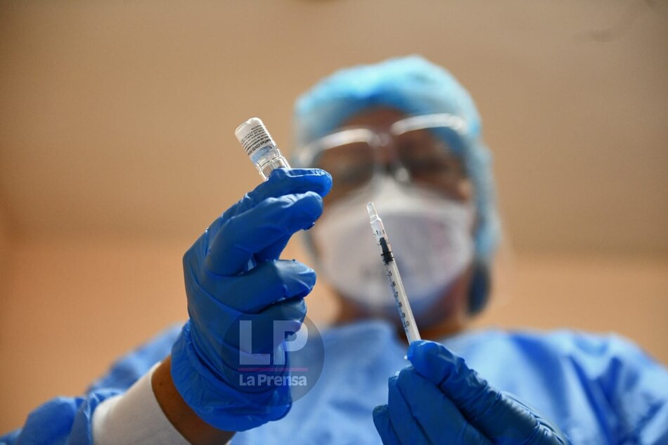 Habilitan las citas para vacunación con Pfizer en los hospitales privados autorizados