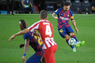 Messi marca el gol 700 de su carrera