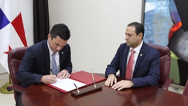 Primer embajador de Panamá en China toma posesión