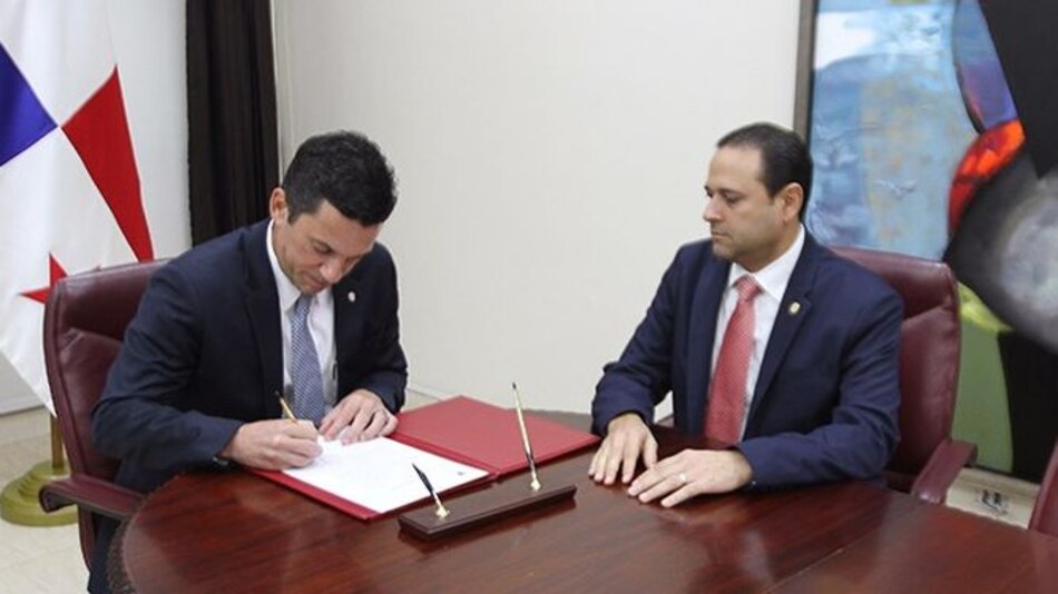 Primer embajador de Panamá en China toma posesión