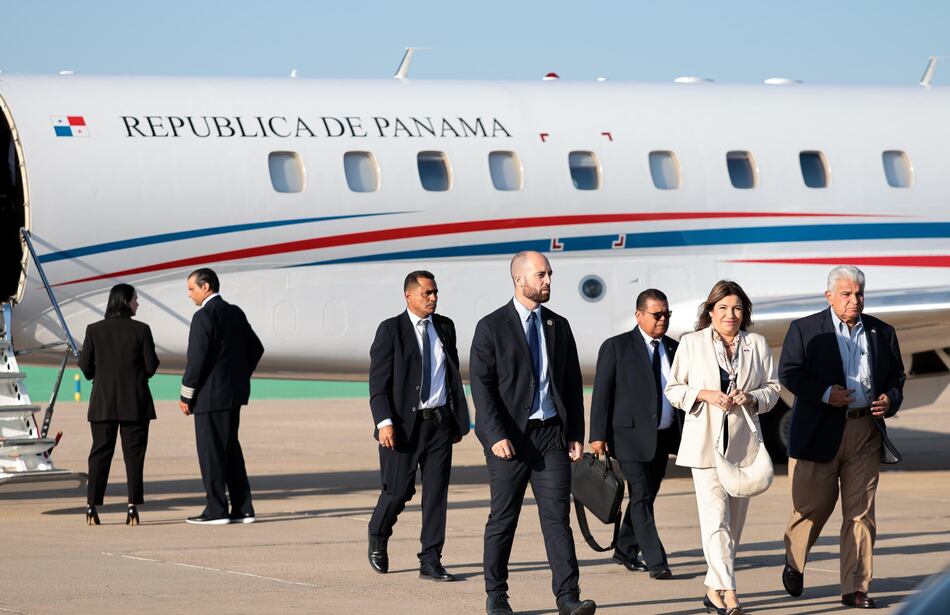 A bordo del avión presidencial, Mulino arriba a Sevilla, España para iniciar visita oficial