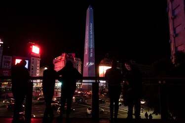 Excombatientes argentinos rinden tributo a caídos en guerra de Malvinas, 40 años después