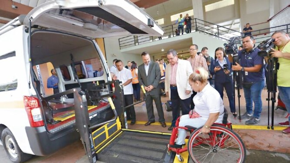 Las personas con discapacidad tienen un transporte dedicado