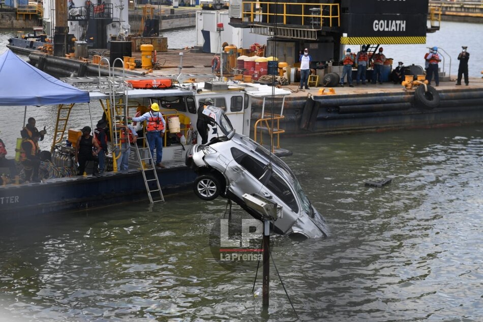 Tránsito por el Canal sigue con normalidad; caída de auto en esclusa de Pedro Miguel no provocó mayores alteraciones