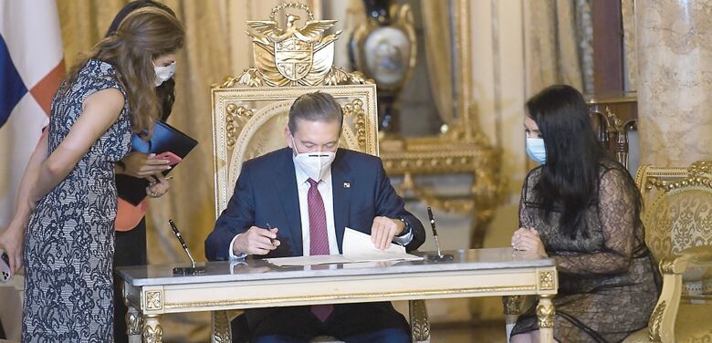 Rosario Turner deja el Gabinete en medio de la crisis por la pandemia