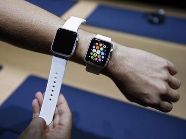 Apple lanza smartwatch y nuevos iPhones