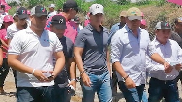 Cuatro caminatas en un día para convencer a electores de David