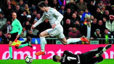 Real Madrid golea y toma otro aliento