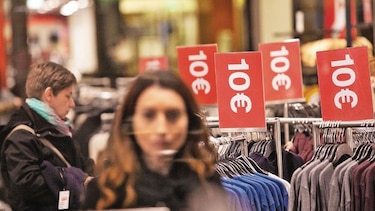 Gasto de los consumidores pierde impulso
