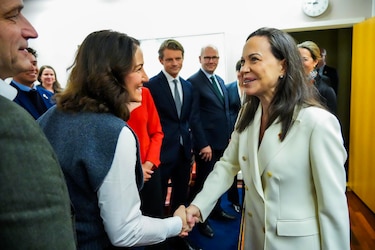 María Corina Machado agradece el apoyo de Estados Unidos para salir de Venezuela y pide la ayuda del mundo contra Maduro