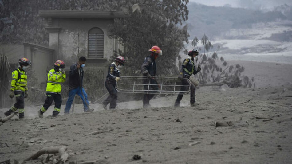 Desolación en poblado guatemalteco arrasado por la furia de un volcán