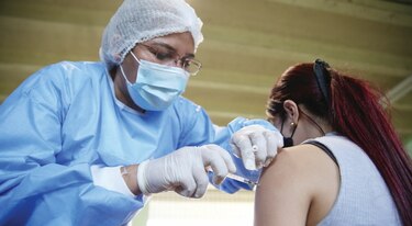 Récord de vacunados; se suman  hospitales privados   