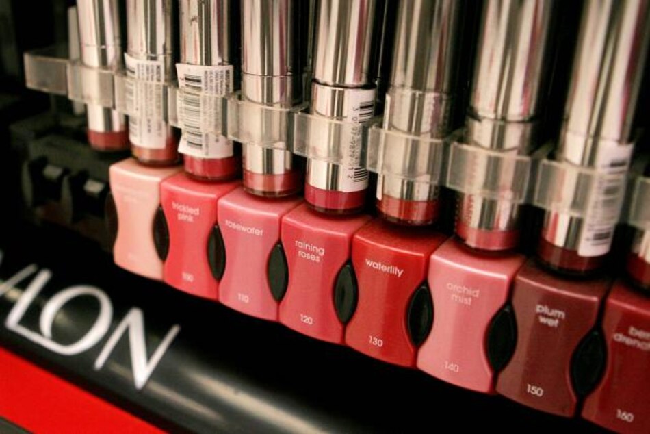 Revlon adquiere al español Grupo Colomer por 660 millones de dólares