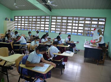 Meduca pagará a 680 docentes con cheques, entre ellos, los de las comarcas