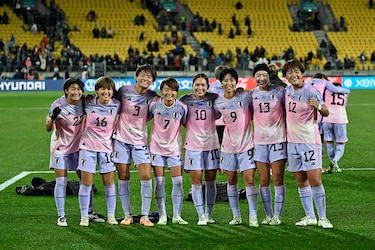 España golea a Suiza para hacer historia; Japón se deshace de Noruega