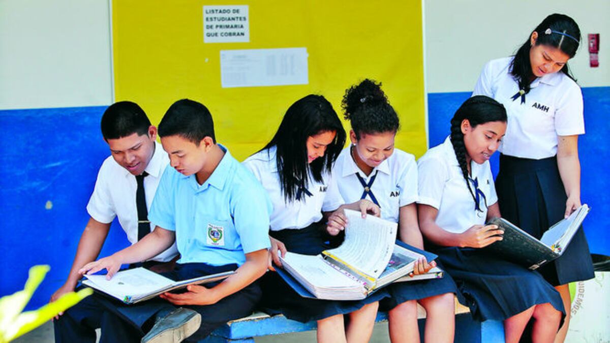 Los estudiantes José Luis Guerra, Carlos Magallón, Meivis Ayala, Rosalinda Agrazal, Milagros Mendoza y Marisela Buitrago, cuando empezaron el proyecto asistían a la educación básic