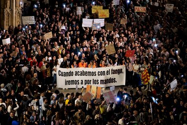 Una marea humana toma el centro de València para exigir la dimisión de Mazón y su Consell