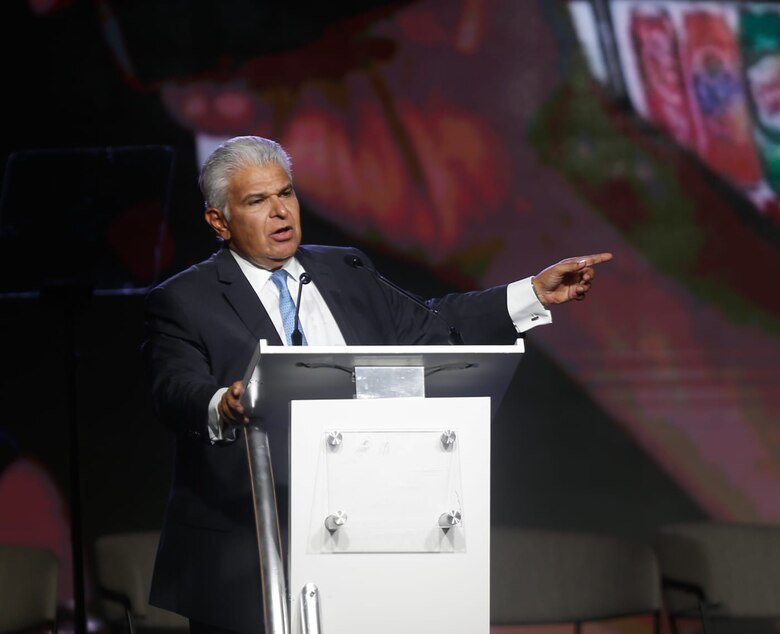 Mulino cierra campaña presidencial con Martinelli de protagonista