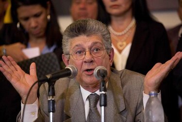 Henry Ramos Allup dice que Maduro busca un golpe