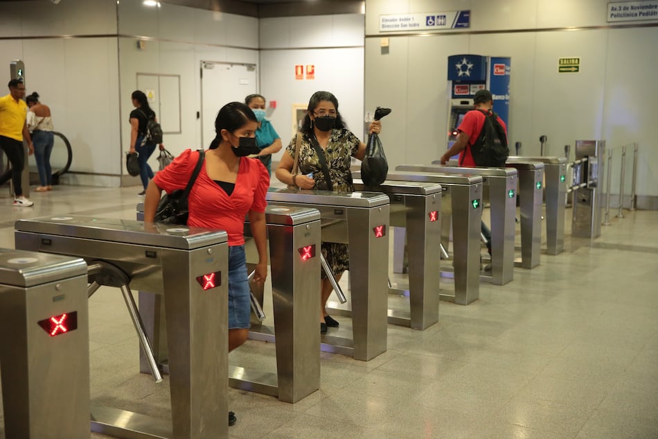 Nuevamente Sonda presenta fallas en el sistema de recargas de tarjetas del Metro