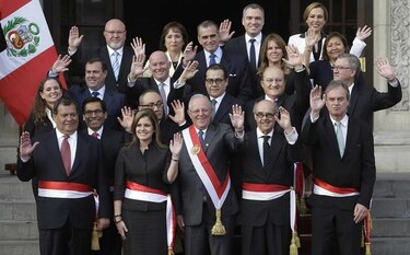 Kuczynski nombra nuevo consejo de ministros de Perú