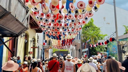 Más de 1,500 sombreros y cultura en el Festival La Calle de los Sombreros en Panamá
