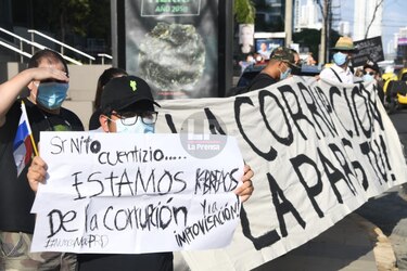 Agrupaciones protestan en calle 50 exigiendo transparencia y fin del confinamiento
