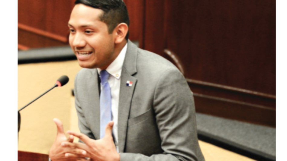 Pago de beca universal para Chepo y Penonomé