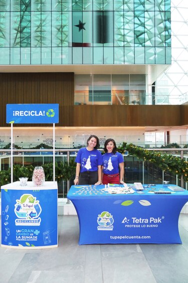 Tetra Pak inaugura original Reciclárbol de Navidad en Pacific Center