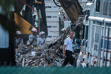 Suben a 10 los muertos en el derrumbe de edificio en Miami, se contabilizan 151 desaparecidos