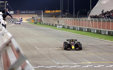 Verstappen persiste en su hábito de ganar y logra en Baréin el primer triunfo del año