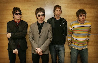 Subastarán guitarra que acabó con el grupo Oasis