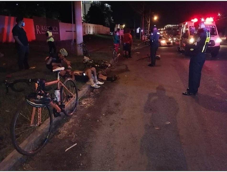 Atropellan a tres ciclistas en la vía Domingo Díaz