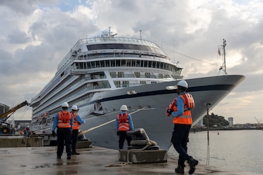 Crucero hace primer atraque en puerto de Amador