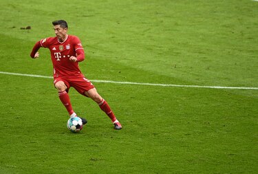 Bayern golea 4-0 a Stuttgart pese a jugar con diez casi todo el partido