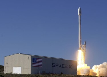SpaceX lanza exitosamente otros 10 satélites