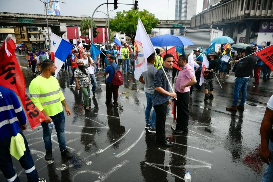 Tras la aprobación en tercer debate del contrato minero, gremios docentes no descartan una huelga nacional
