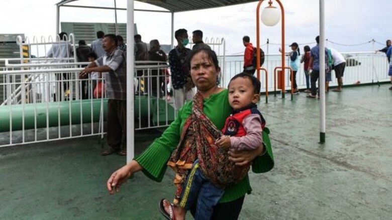 El tsunami 'se lo llevó todo', relata un superviviente del horror en Indonesia