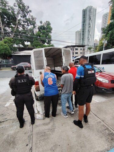 Aprehenden a 18 ‘bien cuidados’ por cobros ilegales en espacios públicos de la capital